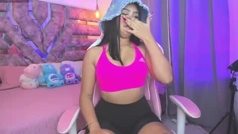 Snapshot of mia_coxx1 chatting on January 8, 9:00 am Mia online show from January 8, 9:00 am