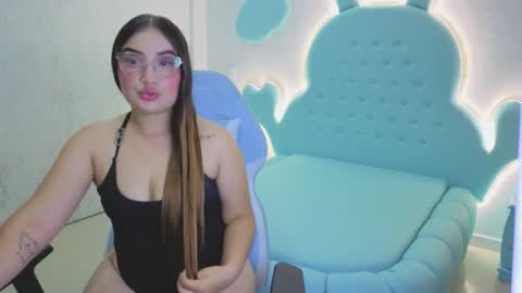 Snapshot of mia_cuttee chatting on October 10, 4:17 am Mia Cuttee online show from October 10, 4:17 am