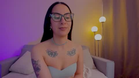 Sarah Luna online show from February 11, 6:53 pm