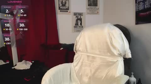 Mia online show from November 6, 10:32 am