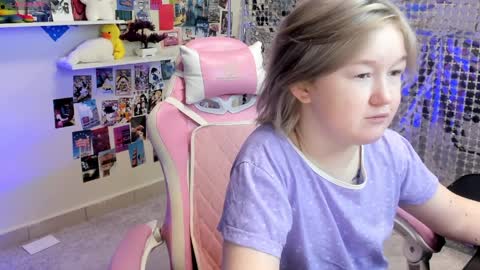 Mia online show from April 3, 3:04 am