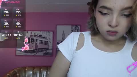 Mia online show from November 12, 1:09 pm