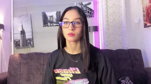 Snapshot of mia_fowler7 chatting on October 19, 7:27 pm MIA online show from October 19, 7:27 pm