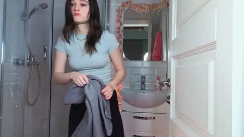 Mia online show from February 8, 5:40 am