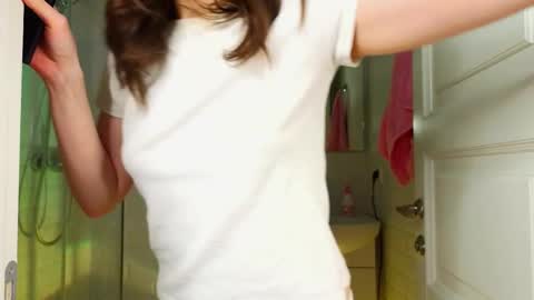 Mia online show from February 22, 5:55 am