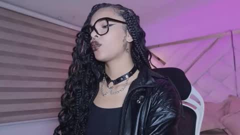 Mia online show from February 19, 3:06 am