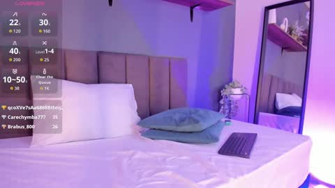 mia_gil_ online show from September 19, 11:15 pm