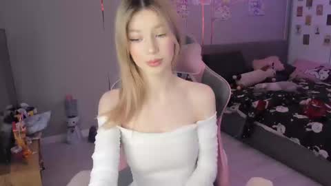 Snapshot of mia_gothh chatting on February 19, 3:16 pm MIA HELP ME REACH 100 LIKES online show from February 19, 3:16 pm
