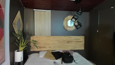 Val  online show from December 1, 11:03 am