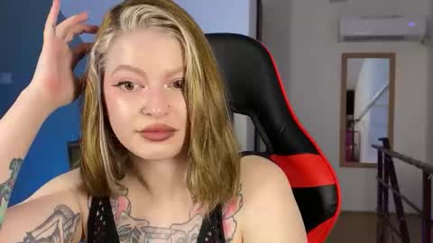 Snapshot of mia_kamp chatting on September 19, 3:22 pm Mia online show from September 19, 3:22 pm