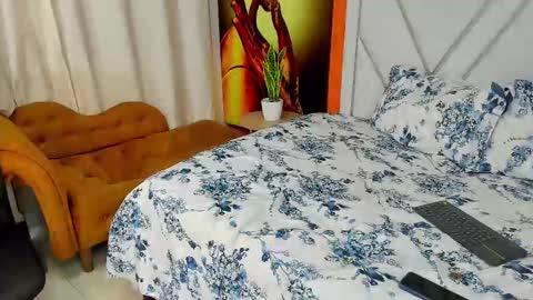 Snapshot of mia_kleim chatting on February 25, 4:57 am MIA KLEIM online show from February 25, 4:57 am