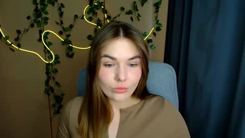 mia_lemm online show from April 1, 6:36 am