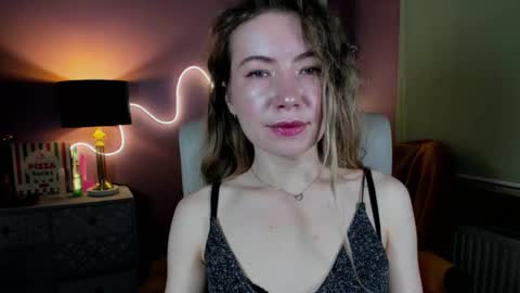 Mia online show from November 2, 3:04 pm