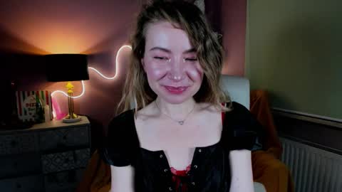 Mia online show from November 30, 3:05 pm