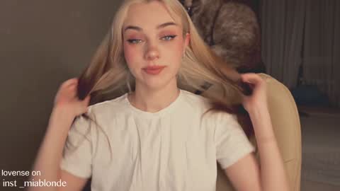 mia_milagros online show from December 24, 12:00 am