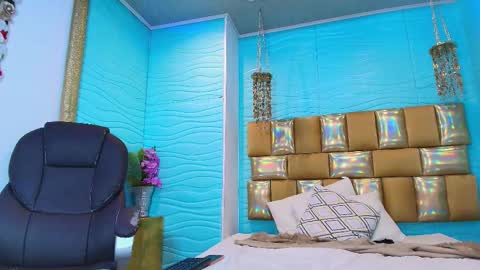 mia montess online show from December 17, 8:13 pm