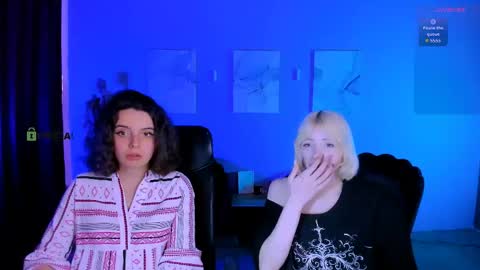 mia_mooon_ online show from May 8, 8:50 am
