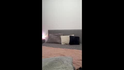 Mia online show from December 20, 2:54 pm