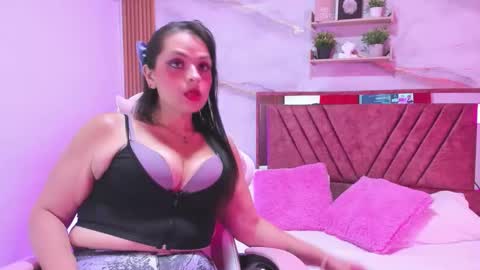 mia_naugthy4 online show from February 21, 7:25 pm