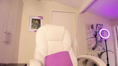 Mia Nevaeh - follow me online show from November 4, 8:47 pm