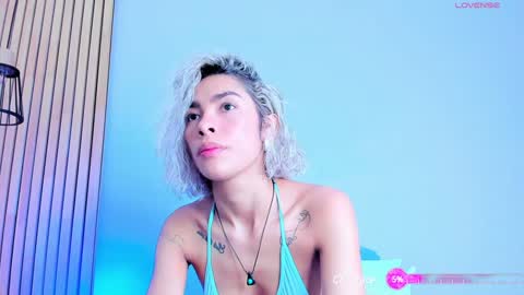 Snapshot of mia_reeves chatting on December 3, 7:33 pm Mia Reeves online show from December 3, 7:33 pm