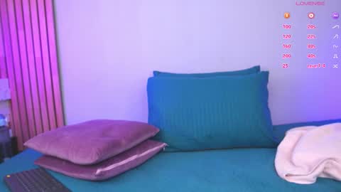 Snapshot of mia_reeves chatting on October 6, 7:40 pm Mia Reeves online show from October 6, 7:40 pm