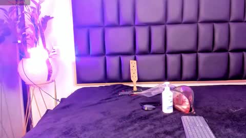 mia online show from December 18, 5:34 am