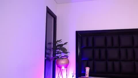 mia online show from February 20, 6:19 am