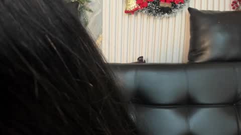 Mia Roux online show from November 28, 4:26 am