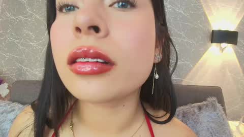Snapshot of mia_roux13 chatting on February 21, 7:43 pm Mia Roux online show from February 21, 7:43 pm