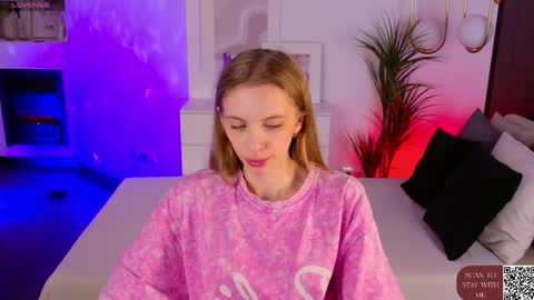 Mia online show from April 2, 6:22 am