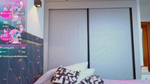 Mia online show from March 3, 6:42 am