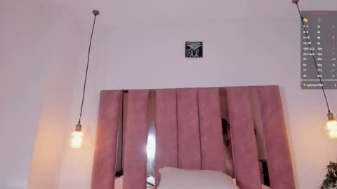 Snapshot of mia_sunset chatting on October 4, 11:38 am Mia online show from October 4, 11:38 am