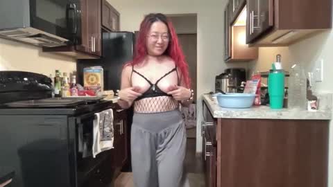 Mia online show from November 11, 7:00 pm