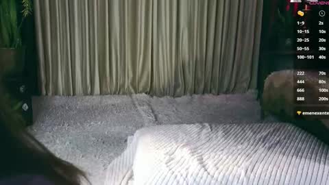 Mia online show from October 28, 2:34 pm