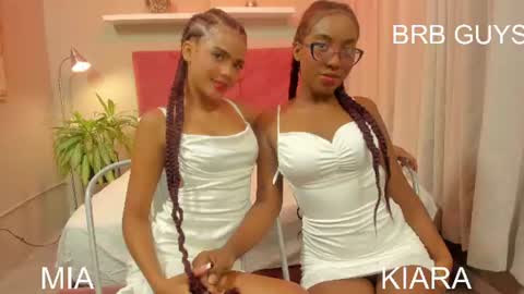 Mia online show from June 24, 11:42 am