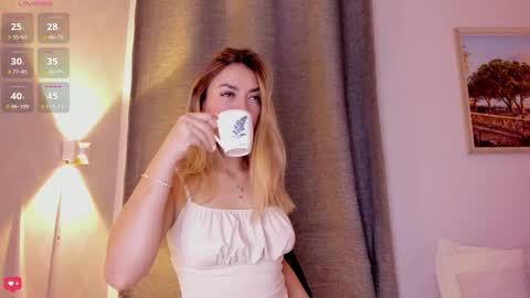 Mia White  online show from October 28, 1:28 pm