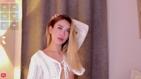 Mia White  online show from November 4, 2:00 pm