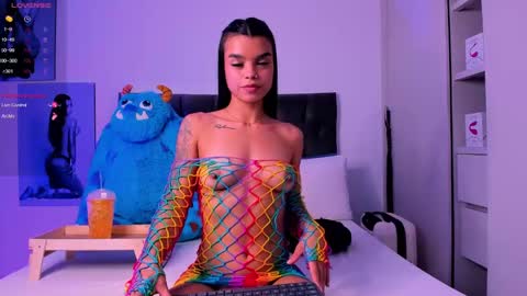 Snapshot of mia_world_ chatting on December 19, 9:49 pm online show from December 19, 9:49 pm
