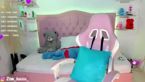 Mia online show from June 2, 9:38 pm
