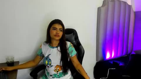 Mia online show from October 19, 12:40 pm