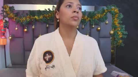 Mia online show from December 15, 12:10 pm