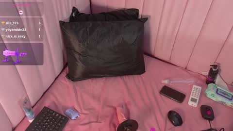 miaaffox online show from February 25, 7:07 am