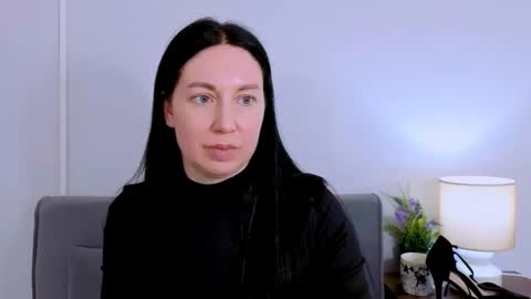 Mia online show from March 31, 4:51 pm