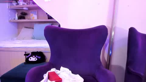 Mia online show from February 19, 12:33 pm