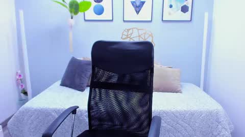 Mia online show from January 3, 12:52 pm