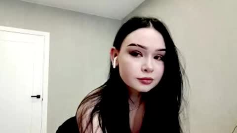 Mia online show from March 3, 7:36 am