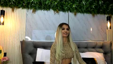 Mia online show from January 6, 10:57 pm