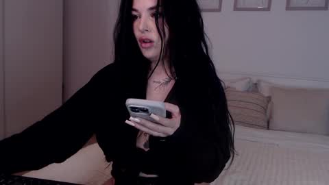 miacute4u online show from December 11, 7:25 pm