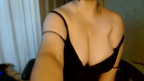 MiaFoxisJa online show from July 16, 12:21 pm